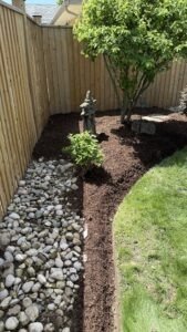Mulch delivery and installation in London Ontario and surrounding areas – premium brown, black, and red mulch professionally installed for homes and businesses.